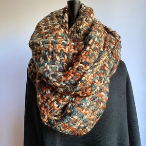 CHUNKY KNIT INFINITY SCARF